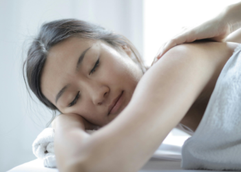 Como fazer massagem nos pés? Guia para relaxamento e bem-estar