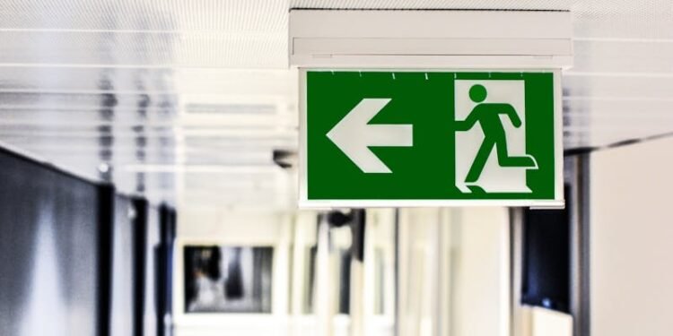 Por que seu negócio deve ter placas de sinalização interna?