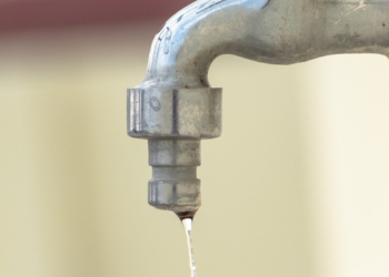 Drenagem lenta: o que fazer quando a água demora a escoar