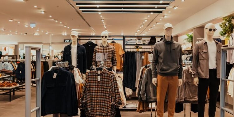 Como aproveitar a Black Friday e renovar seu armário masculino