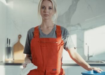 Cuidados ao usar desentupidores químicos: como evitar danos aos canos