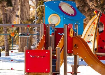 Gira-gira infantil: como esse brinquedo estimula o desenvolvimento motor e social