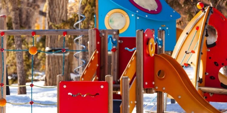 Gira-gira infantil: como esse brinquedo estimula o desenvolvimento motor e social